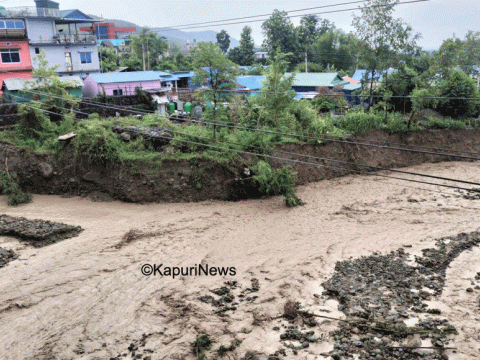 धरानमा मनसुनी वर्षा सुरु भएसँगै खोलाहरूमा आएको बाढीले बस्तीहरूमा ठुलो क्षति 