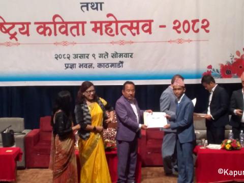 राष्ट्रिय कविता महोत्सवमा धरानका शमुएल टप टेनमा पुरस्कृत