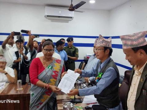 एमाले वडाध्यक्षहरूले दोहोरो भूमिका देखाएको भन्दै प्रमुख साम्पाङको प्रस्तावमा अल्पमतद्वारा बजेट पास 