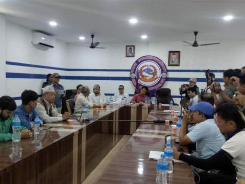 नगर अस्पताल नबने सम्म वीपी नै स्वास्थ्य विमाको प्रथम सेवा केन्द्र कायम गर्न दलहरूको माग